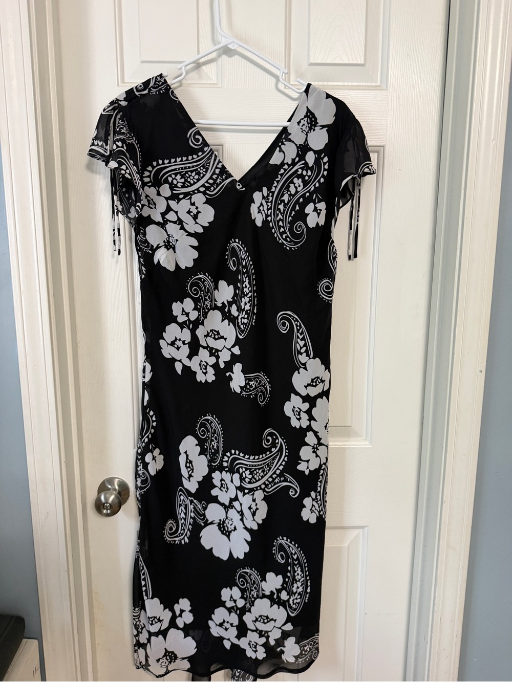Black & White Floral Paisley Midi Dress with V-Neck